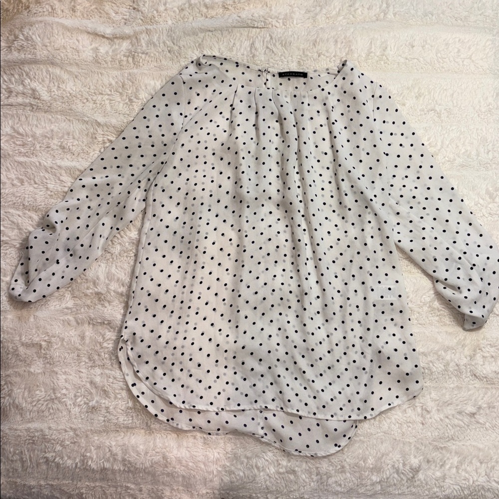 Staccato size small polka dot blouse​​​​​​​​